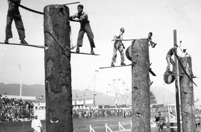 Чемпионат лесорубов в поселке Тилламук, штат Орегон, США, 1941 год.